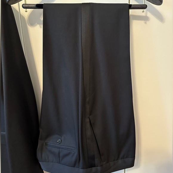 Bonobos Tuxedo 44R Slim Jacket and 35 Athletic pants - Picture 4 of 10